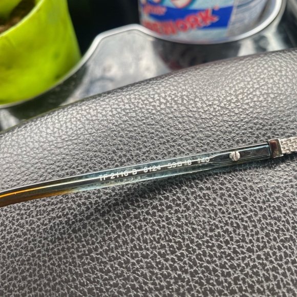 Designer shades. - Picture 8 of 10